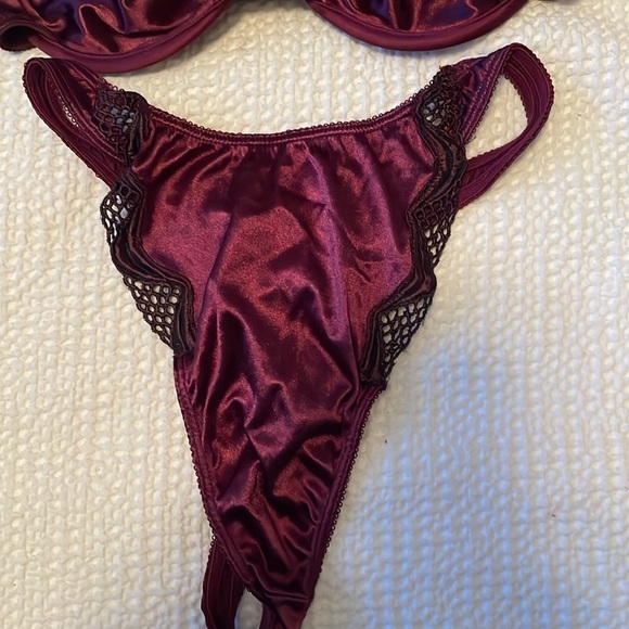 NWOT Vintage Victorias Secret Second Skin Satin Bra and Panty set - 36C and L.​ - Picture 2 of 10